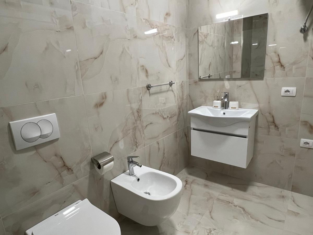 دراس Brand New Apts Located At The City'S Main Square-100 Mbs Wifi المظهر الخارجي الصورة