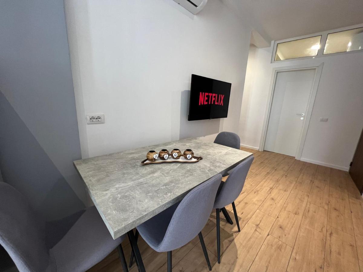 دراس Brand New Apts Located At The City'S Main Square-100 Mbs Wifi المظهر الخارجي الصورة