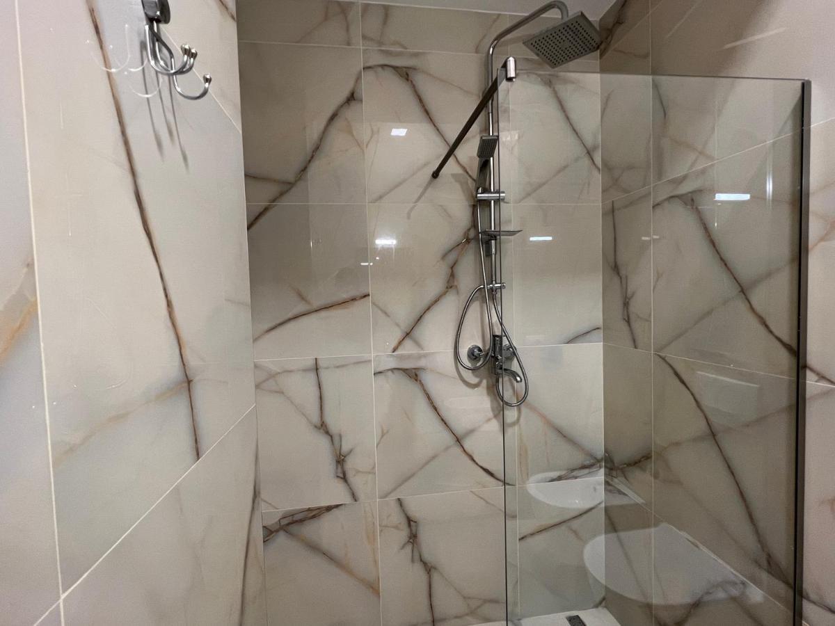 دراس Brand New Apts Located At The City'S Main Square-100 Mbs Wifi المظهر الخارجي الصورة